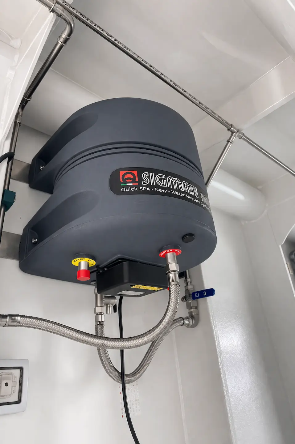 Yacht water system with technical connections in Mallorca