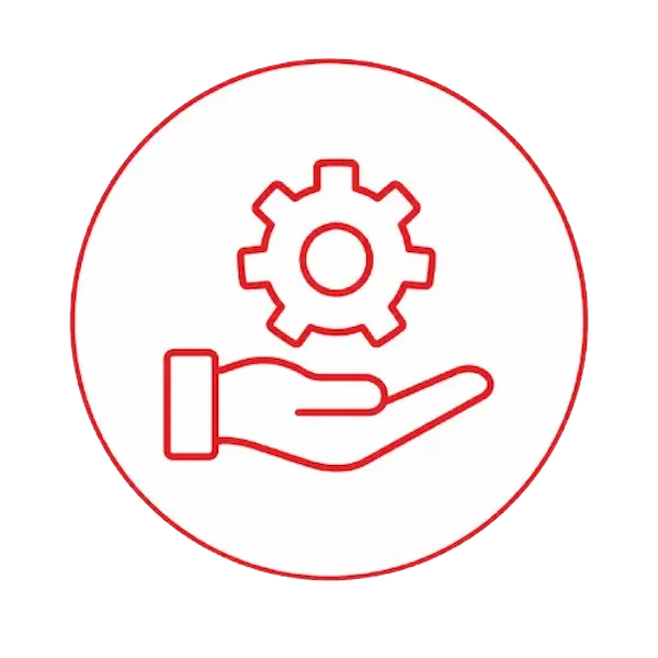 Icono de mano con engranaje que representa soluciones personalizadas para servicios náuticos en Mallorca